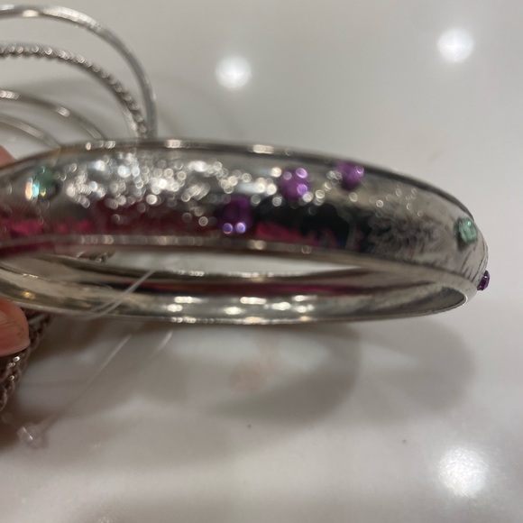 Gift-ready bangles Silver tone bracelet set. - Picture 5 of 12